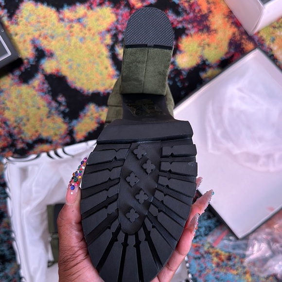 Shoe Republic LA Green and Black Heeled Boots - Picture 2 of 3